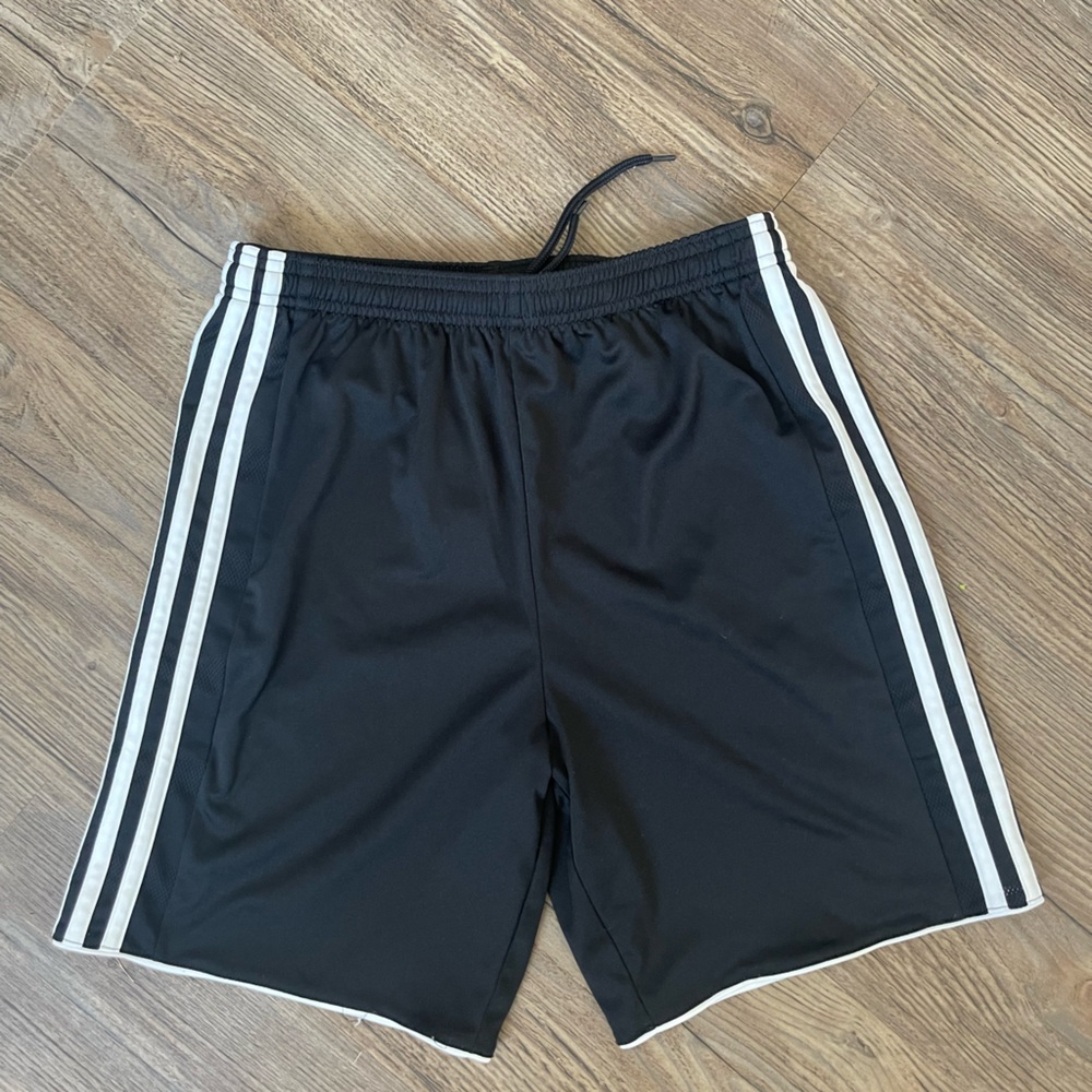 ADIDAS UNISEX KIDS SHORTS SIZE L